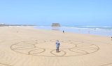 La plage de Tarfaya prend vie sous les traits de Ali Salem Yara